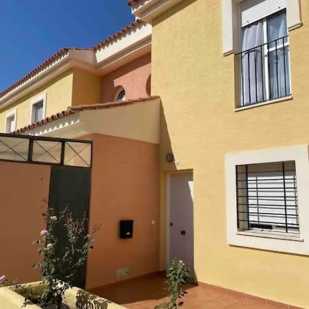 Lovely Family House By The Golf Course