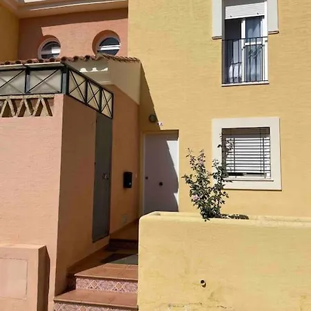 Lovely Family House By The Golf Course