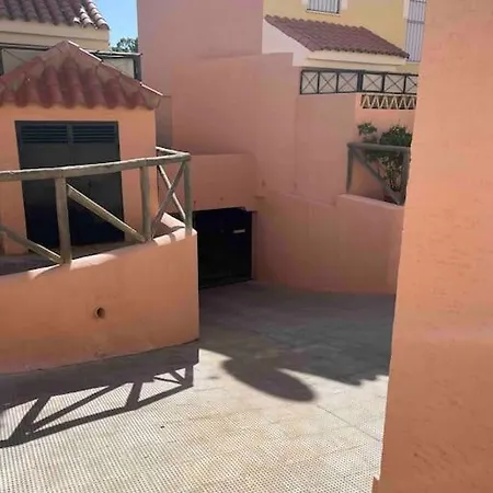 Сasa de vacaciones Lovely Family House By The Golf Course *