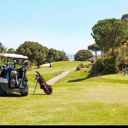 Сasa de vacaciones Lovely Family House By The Golf Course *